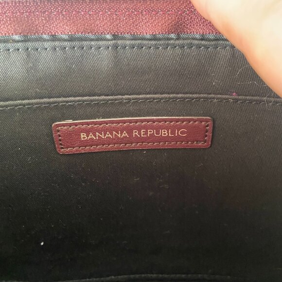 Dark red leather wristlet clutch purse with zip close - Picture 5 of 8